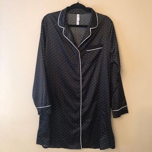 Gilligan & O'Malley Intimates & Sleepwear - Gilligan O’Malley Black Dot Satin Sleep Shirt Sz L Gilligan & O'Malley Intimates & Sleepwear - Gilligan O’Malley Black Dot Satin Sleep Shirt Sz L
